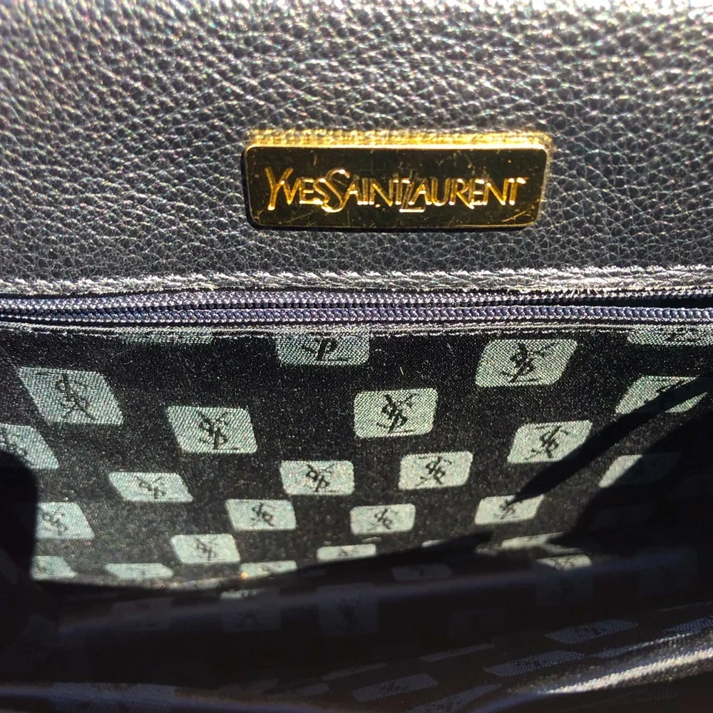 SOLD! Vintage YSL classic little black leather crossbody - Picture 4 of 8